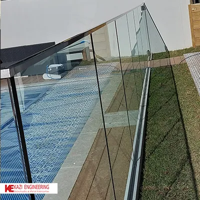 Glass pool fence
